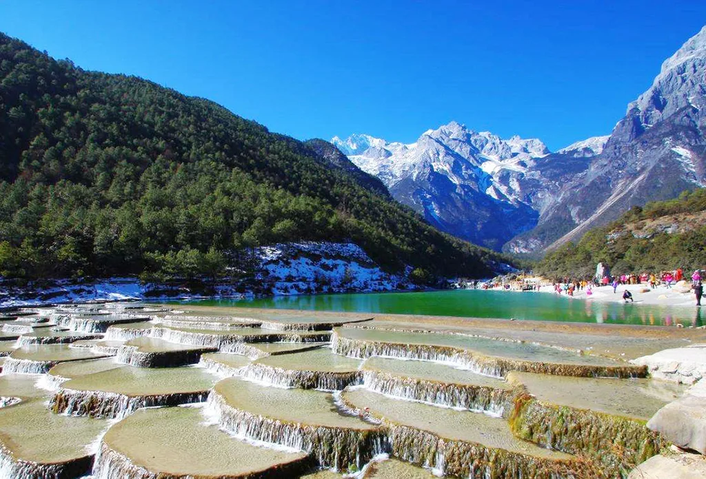 Lijiang Jade Dragon Snow Mountain Blue Moon Valley